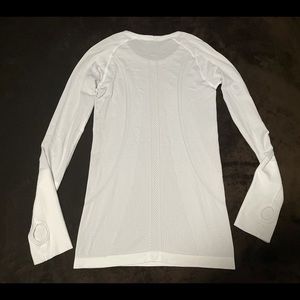 Lululemon Swiftly Speed Long Sleeve size 4. White/white/silver. EUC